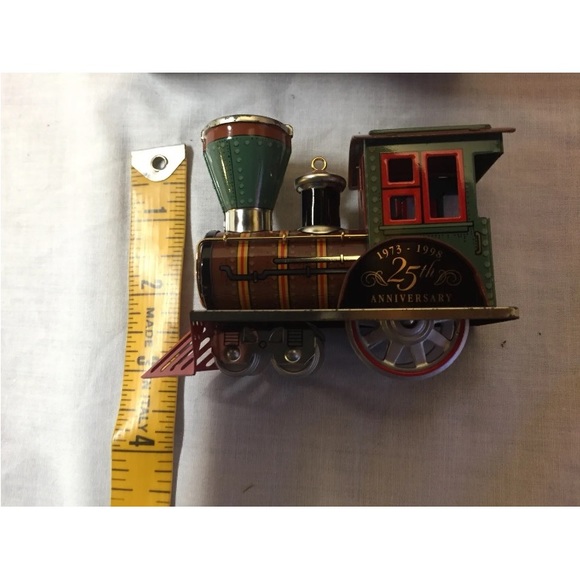 Hallmark keepsake 25th anniversary tin locomotive 1988 ornament - Picture 4 of 6